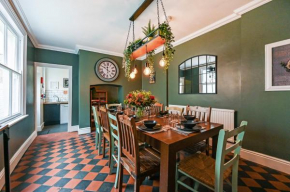 Beautiful Townhouse, great location - Pet Friendly